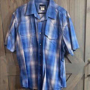 Wrangler Men's Casual Blue and White Plaid Shirt